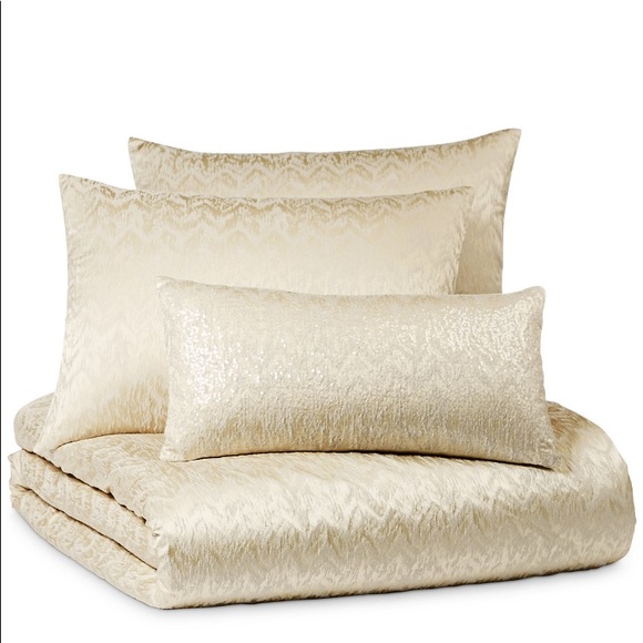 $500 Limited Edition Hotel Collection Distressed Chevron Comforter Set, Ivory - Picture 6 of 10